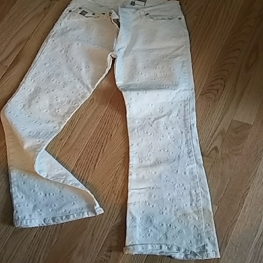 White denim bell bottom jeans size 11 Bongo